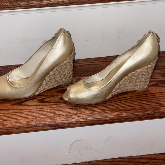 Stuart Weitzman gold straw wedges 8 - Picture 4 of 6